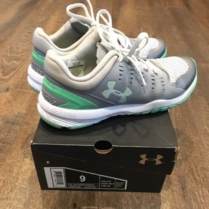 Under Armour Charged Stunner trainers